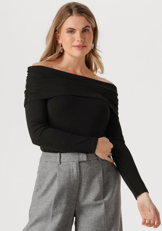 zwart off-shoulder top